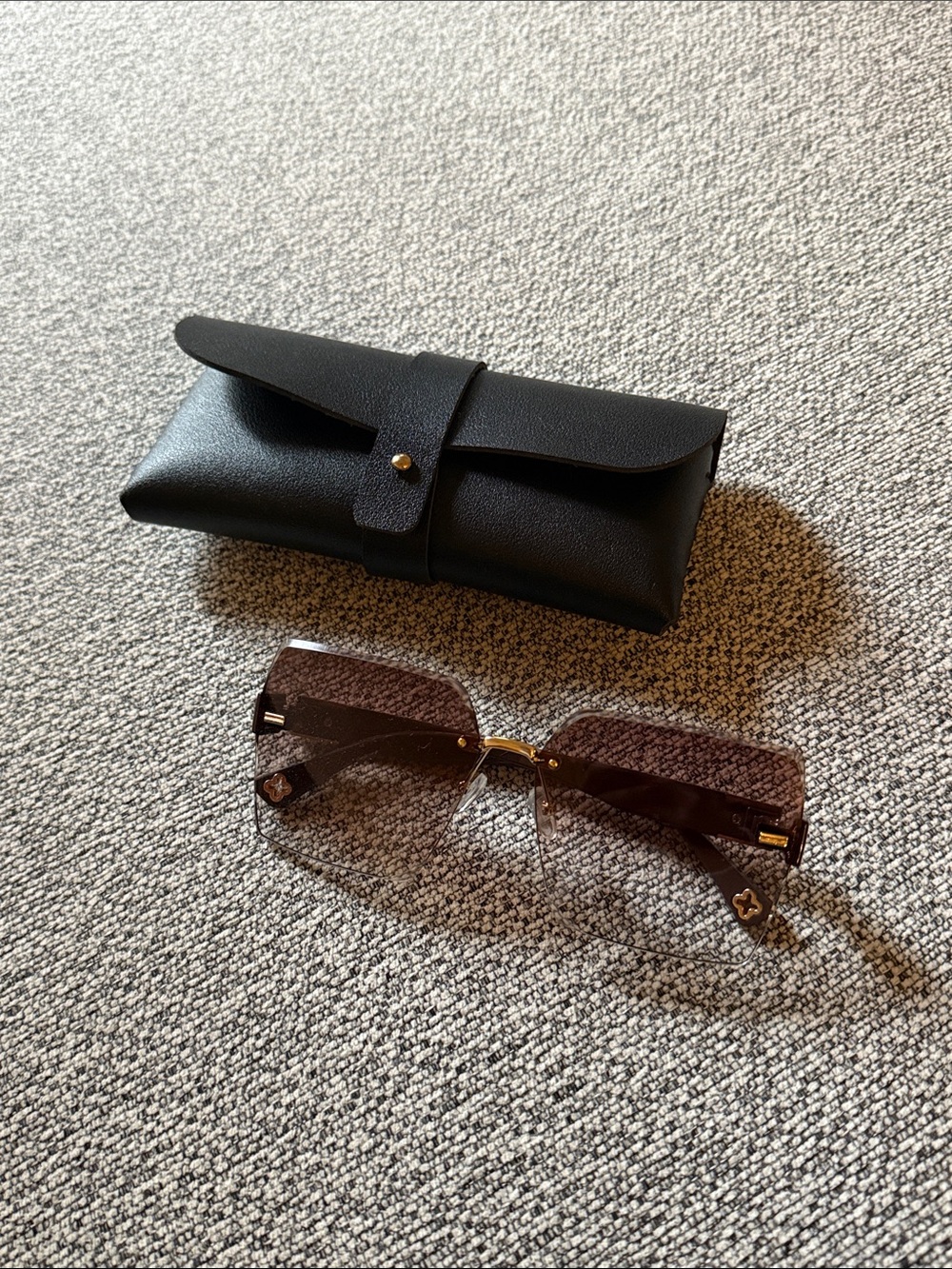 Rimless Brown Gradient Sunglasses with Black Leather Case